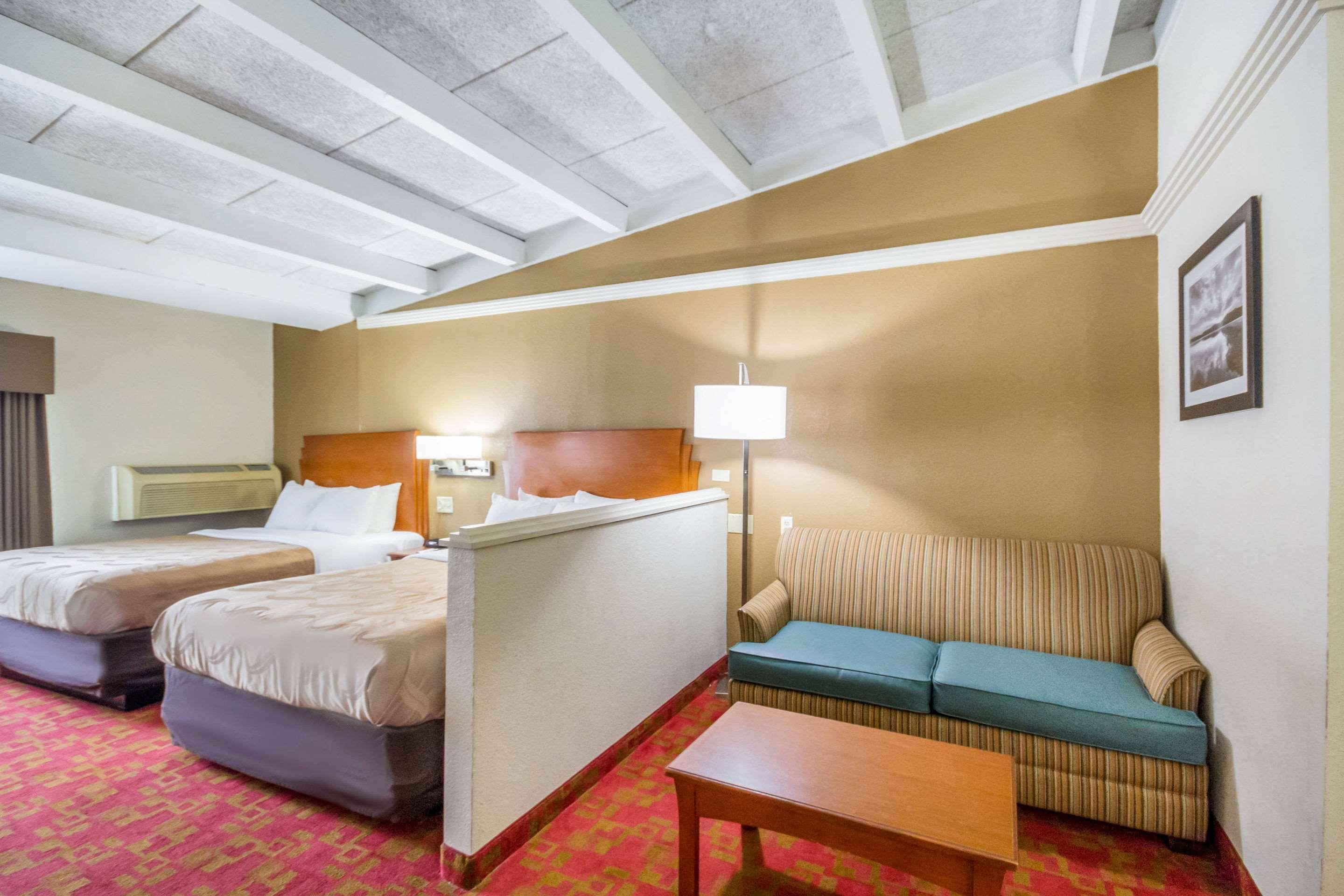 Hotel Quality & Kansas - I-70 East