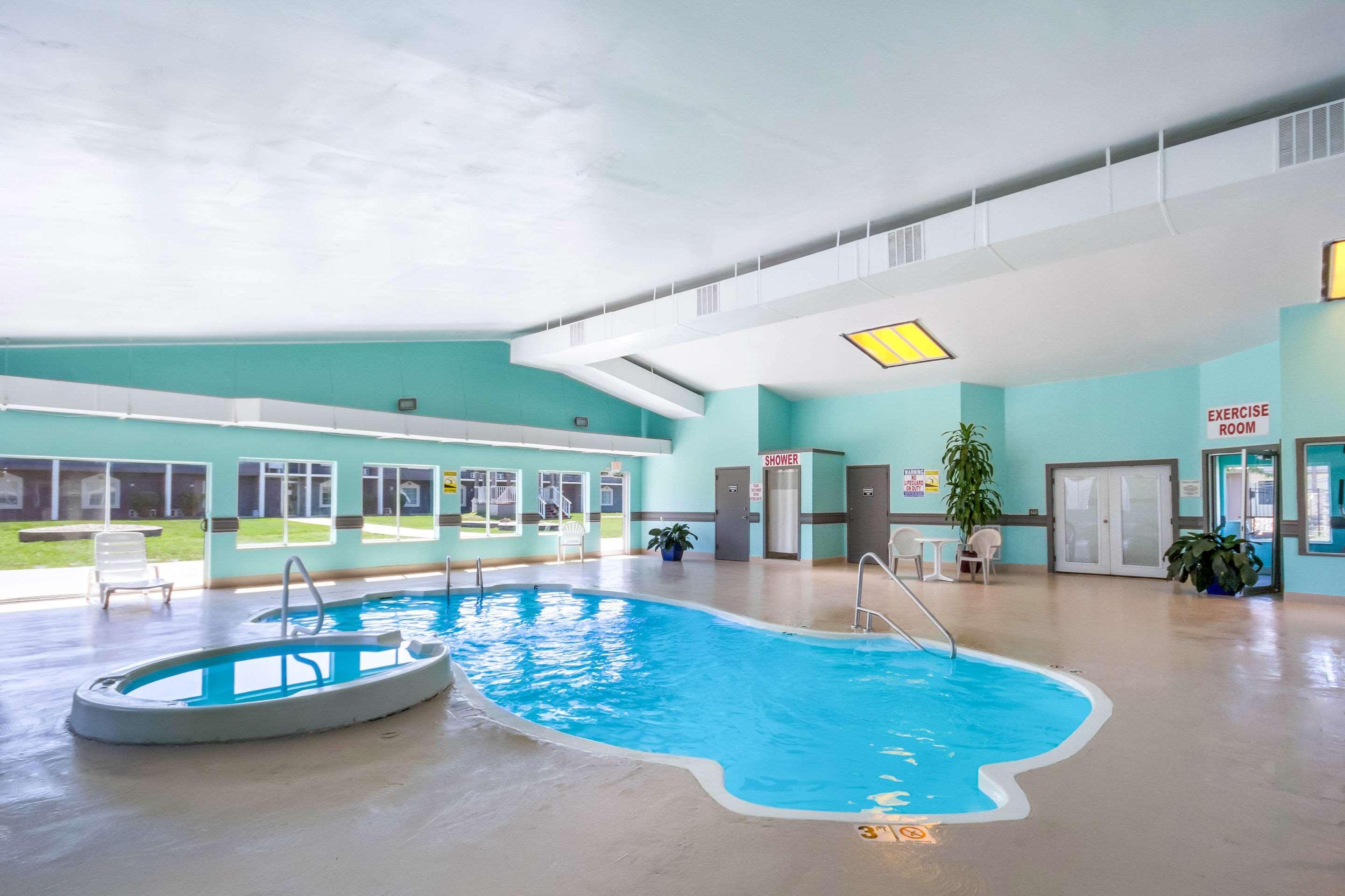 Quality & Kansas - I-70 East Hotel Independence