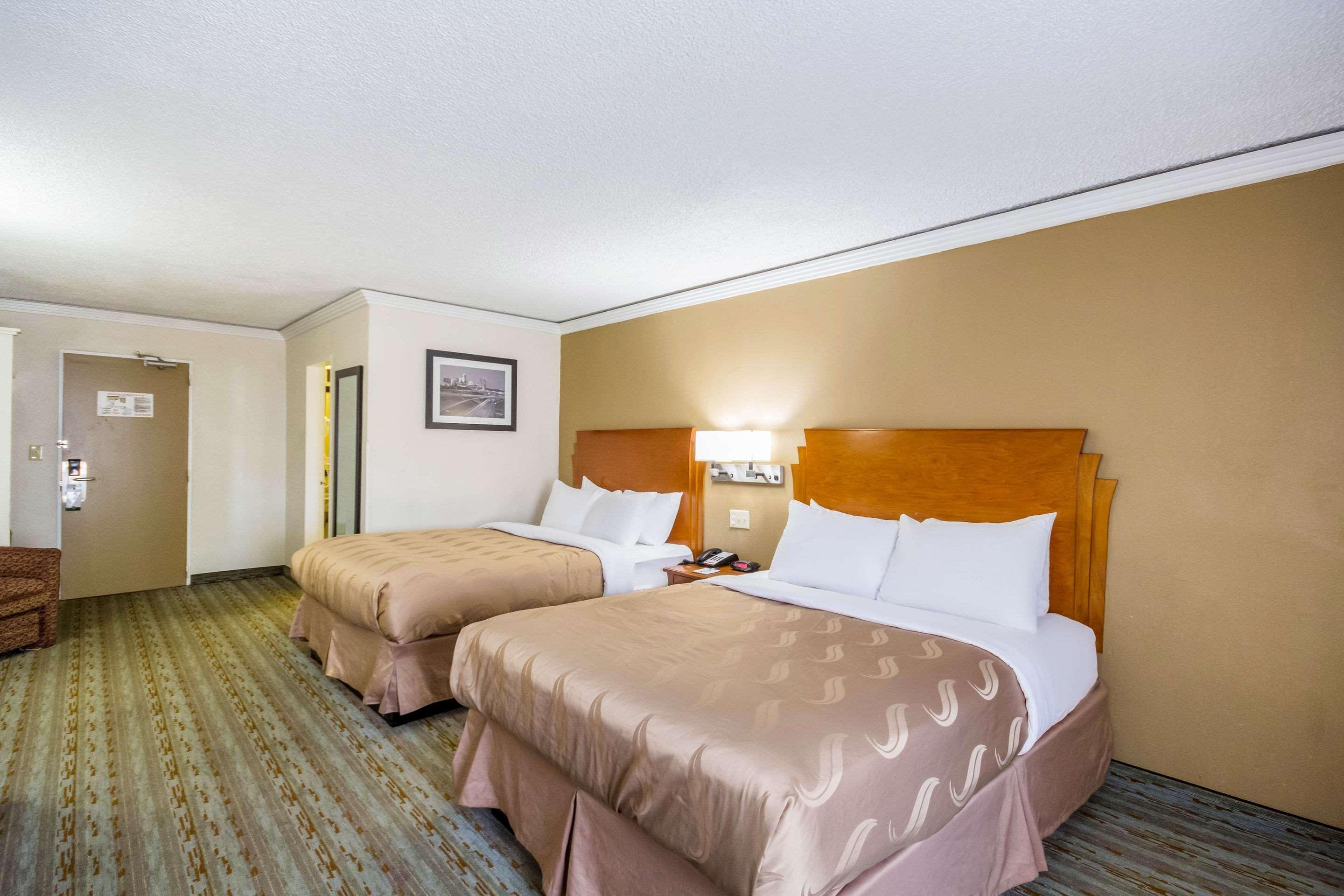 Quality & Kansas - I-70 East Hotel Independence