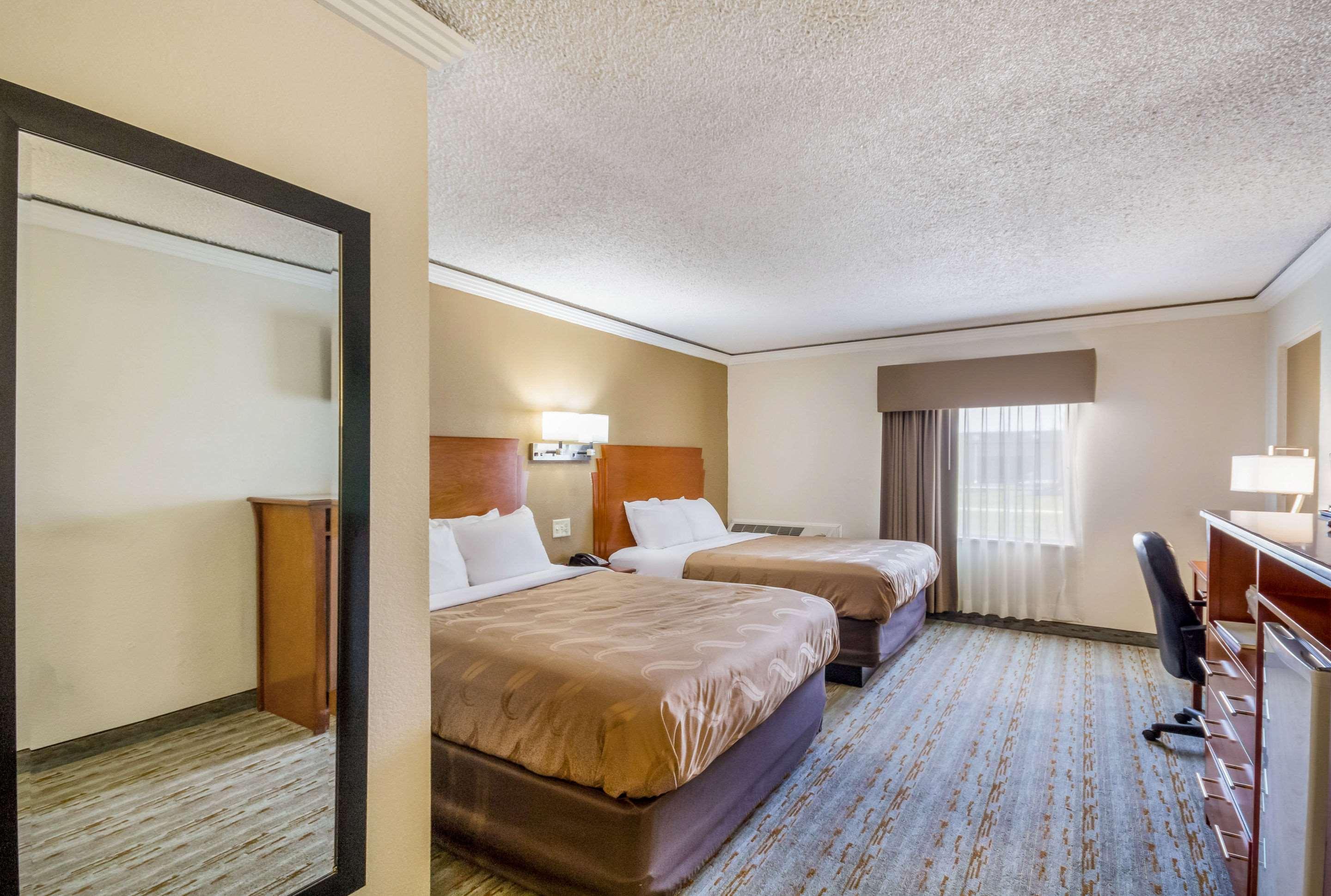 Hotel Quality & Kansas - I-70 East Independence