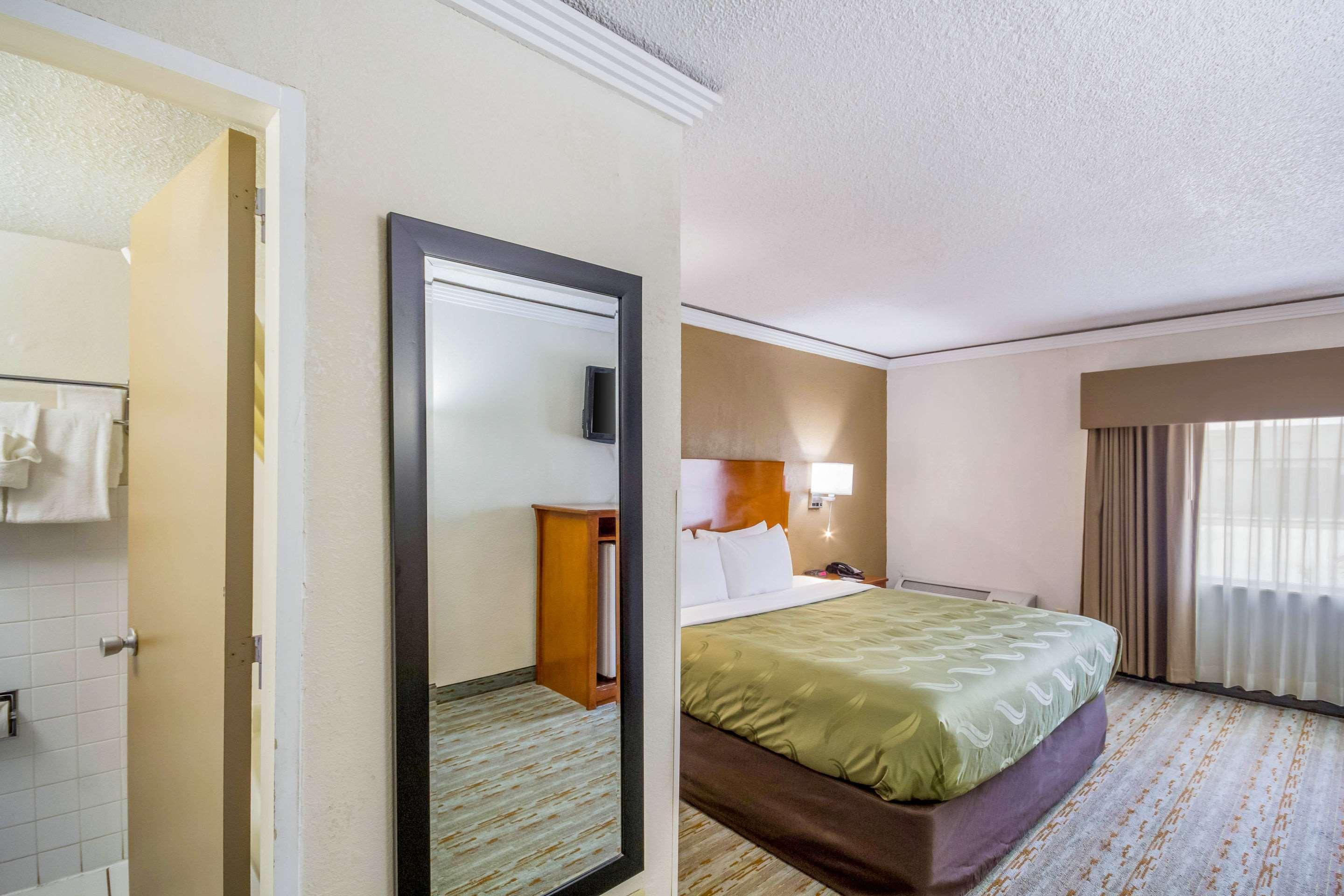 Hotel Quality & Kansas - I-70 East Independence
