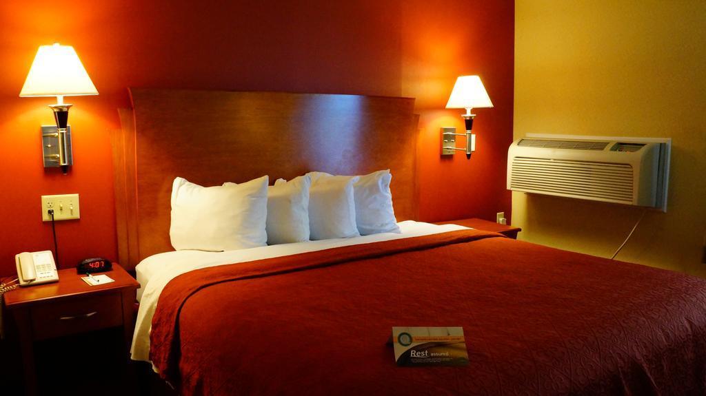 Quality & Kansas - I-70 East Hotel Independence