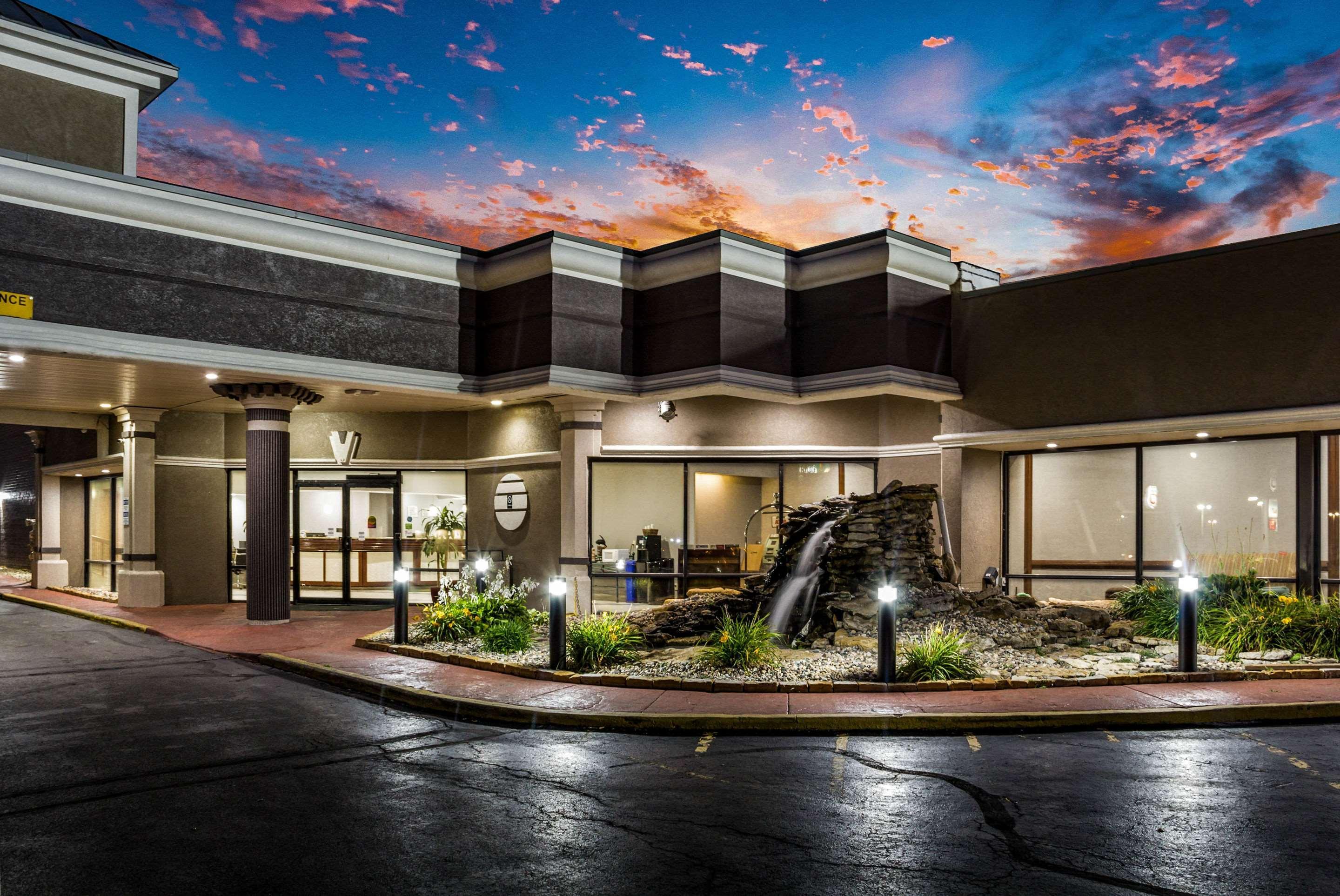 Hotel Quality & Kansas - I-70 East 2*