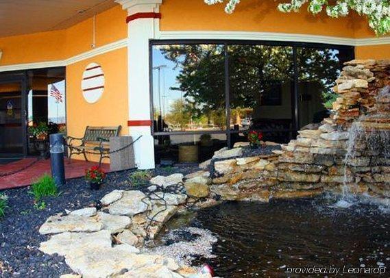 Quality & Kansas - I-70 East Hotel Independence