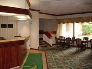 Quality & Kansas - I-70 East Hotel