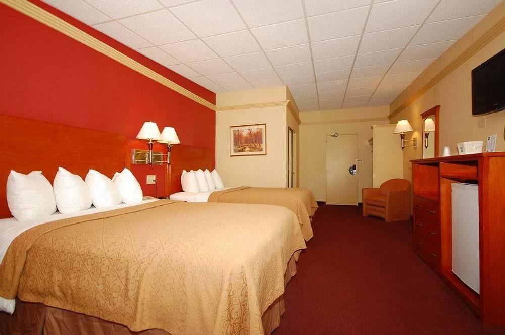 Hotel Quality & Kansas - I-70 East Independence