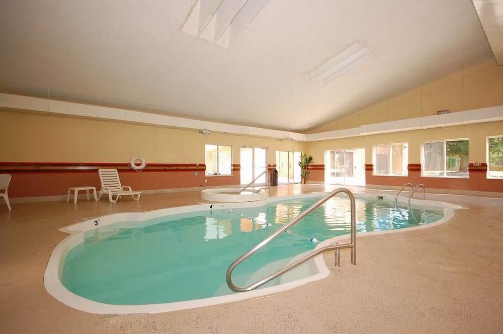 Hotel Quality & Kansas - I-70 East Independence