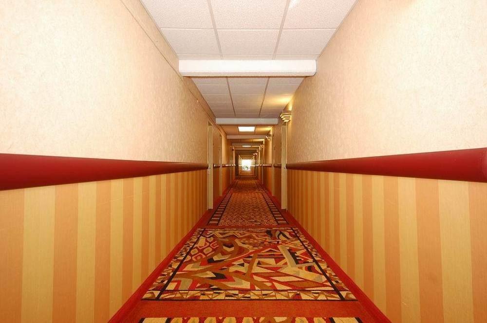 Quality & Kansas - I-70 East Hotel 2*